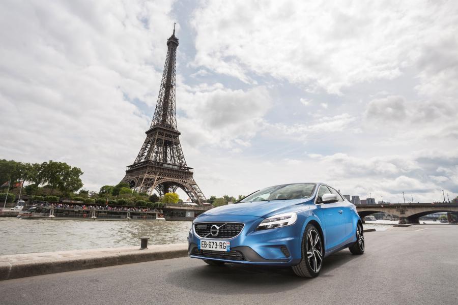  Volvo V40 D4 R-Design 2016 года  (фото 3 из 30)